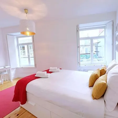 Apartment Caldeireiros Lovely By Hosts *