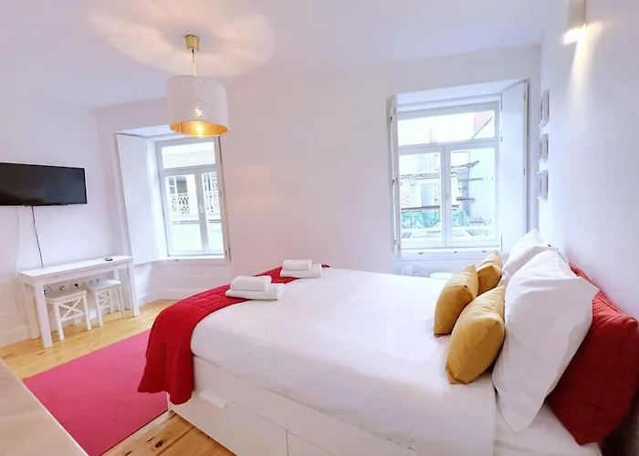 Apartment Caldeireiros Lovely By Hosts *