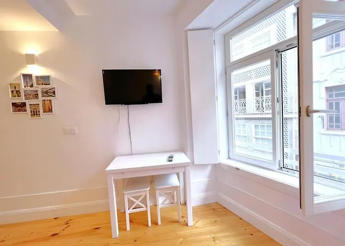 Caldeireiros Lovely By Hosts Apartment Porto